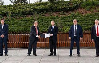 Real Madrid’de Florentino Perez yeniden başkan