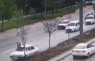 Refüjde otomobilin çarptığı yaya hayatını kaybetti