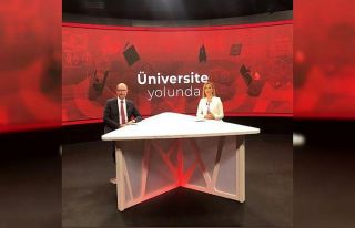 Rektör Erdal, aday öğrencilere Anadolu Üniversitesi’ni...