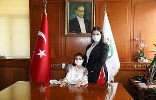 Rektör Prof. Dr. Tuncel, koltuğunu çocuklara devretti