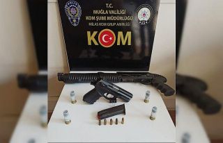 Ruhsatsız silah ve tüfek ele geçirildi