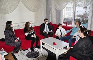 Safranbolu’da yeniden doğan çocuklara patik ve...