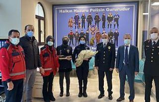 Sağlıkçılar, polislerin gününü kutladı