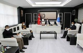 Sağlıkçılardan Rektör Karacoşkun’a tebrik...