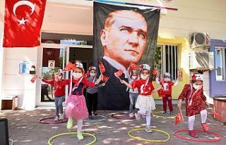 Sağlıkçıların çocukları 23 Nisan’ı kutladı