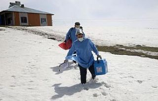 Sağlıkçıların nisan ayında karlı yollarda ‘aşı’...