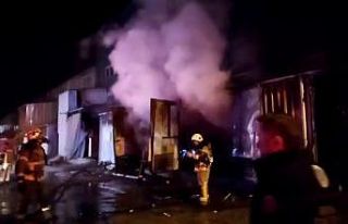 Sahur vakti Mobilya fabrikasında yangın