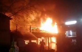 Sakarya’da balık lokantası alev alev yandı