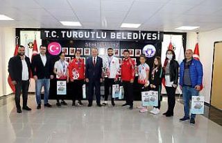 Şampiyon sporcular başarılarını Başkan Akın...