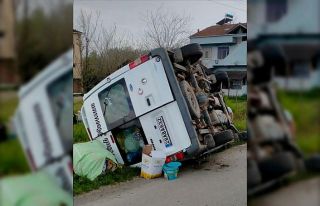 Samsun’da minibüs devrildi: 3 yaralı