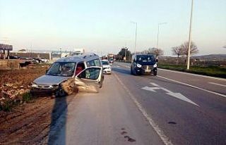 Samsun’da otomobil aydınlatma direğine çarptı:...