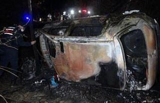 Samsun’da şarampole yuvarlanan otomobil alev aldı:...