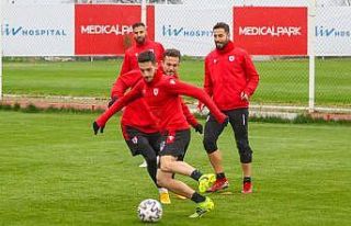 Samsunspor ile Bursaspor 69. randevuya çıkıyor