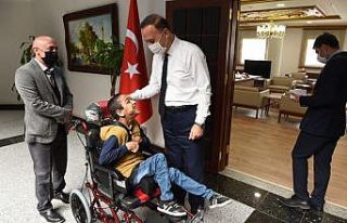 Şanlıurfa valisi iki engellinin hayatını kolaylaştırdı