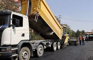 Şanlıurfa’da asfalt yol çalışması devam ediyor
