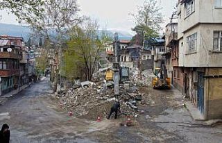 Sarayaltı yolunda yıkımlar başladı