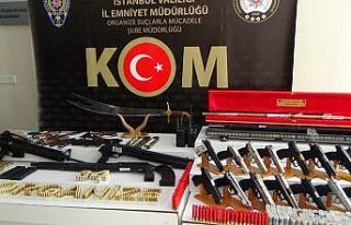 Sedat Peker grubuna yapılan operasyonunda ele geçirilen...