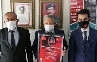 Şehide yazılan şiir ailesine hediye edildi