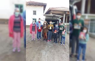 Selendi’de gezici kütüphaneyle kitaplar öğrencilerin...
