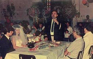 Sesi ve mizahı ile nikah merasimlerinin simgesi haline...