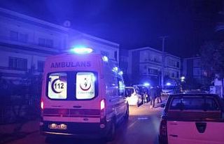 Sevgilisine ve arkadaşına tağra ile saldırdı