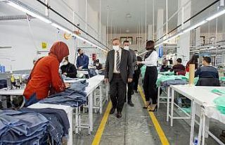 Seyhan’da eşitlik dostu işyerlerine ‘mor bayrak’