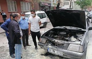 Seyir halindeki aracın motor kısmında yangın çıktı