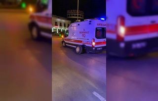 Seyir halindeyken tekeri çıkan ambulans kavşakta...