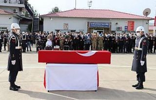 Siirt şehidinin naaşı düzenlenen törenle memleketi...