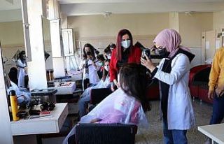 Siirt Valisi Hacıbektaşoğlu’nun eşi Güney Hacıbektaşoğlu’ndan...