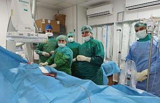 Siirt’te 82 yaşındaki hastaya kalıcı kalp pili...