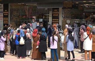 Siirt’te indirimi duyanlar tedbirleri unutup mağaza...