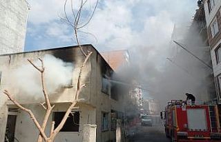 Siirt’te metruk ev kimliği belirsiz kişilerce...