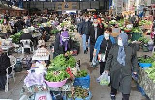 Sinop’ta 3 günlük kısıtlama öncesi pazarda...