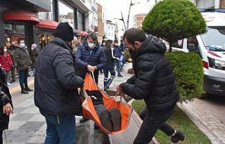 Sinop’ta çıkan yangında dumandan etkilenen kadın...