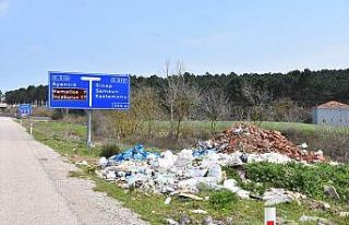 Sinop’ta yeşillik alanları kaçak döküm sahasına...