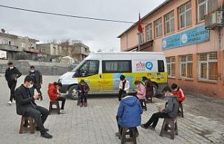 Şırnak’ta EBA Mobil Destek Aracı köy yollarında