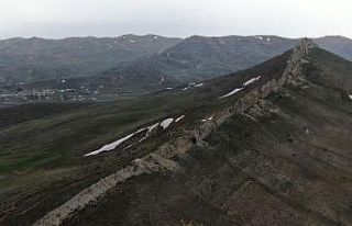 Sivas’ın doğal seddi ilginç görüntüsüyle...