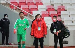 Sivasspor’da kaleci Ali Şaşal sakatlandı