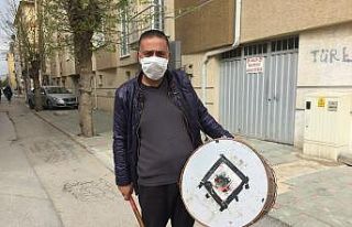 Sokağa çıkma kısıtlamasında evlerinde kalan...