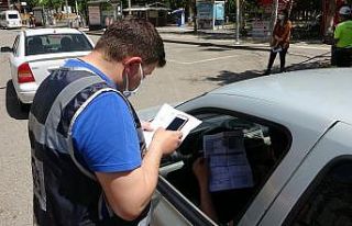 Sokağa çıkma kısıtlamasının ilk gününde caddeler...