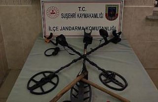 Sokağa çıkma yasağında kaçak kazıya suçüstü