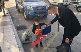 Sokaktan geçimlerini sağlayan çocukları unutmadılar