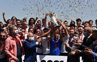 Somaspor’da şampiyonluk kupası coşkusu