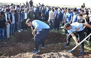 Sulama kanalında boğulan çocuklar yan yana defnedildi