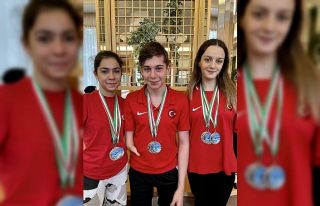 Sümeyye Boyacı ve Sevilay Öztürk beraber kürsüde