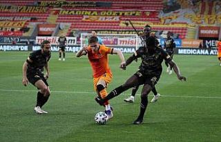 Süper Lig: Göztepe: 1 - Galatasaray: 1 (Maç devam...