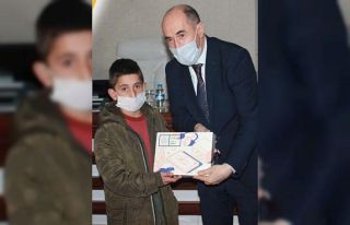 Tablet bağış kampanyası ile 160 tablet çocuklara...
