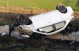 Takla atan otomobilden yara almadan kurtuldu