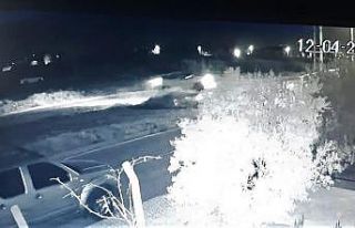 Takla atarak metrelerce sürüklenen otomobil duvarda...